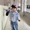 Conjunto Infantil 2026 Primavera Novo Camisa de Manga Longa Xadrez do Mickey Calça Jeans Casual de Desenho Animado para Bebê Tendência Legal