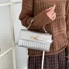 Bolso pequeño cuadrado texturizado de moda transfronterizo para mujer, nuevo bolso de hombro tejido de color liso para otoño 2026, bolso cruzado para el trabajo