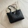 Nova bolsa de ombro para axila, bolsa feminina de grande capacidade, novo modelo 2026, sacola simples retrô de outono para o dia a dia