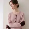 26 nova coleção outono e inverno: cardigã de malha de cashmere com blocos de cor e mangas compridas para mulheres, caimento solto, elegante casaco de tricô de lã