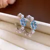 Brincos de agulha de prata estilo francês de luxo leve com diamantes, pérolas e flores com gota de óleo, brincos modernos e requintados com um toque de luxo leve e de alta qualidade para mulheres