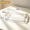 Bandeja acrílica, forma rectangular transparente, con asas doradas, para uso sobre mesa, adecuada para guardar y exhibir vajilla, productos de cuidado de la piel y artículos de baño
