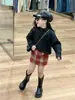 Invierno 2024 nuevo ropa infantil coreana para niña suéter de punto brillante de moda top falda larga roja falda de lana