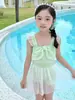 Maiô Infantil para Meninas, Estilo Peça Única com Saia, Esportivo e Casual, Saia Bolha para Crianças em Idade Escolar, Saia de Banho para Resort e Águas Termais Atacado com Mangas Bufantes