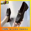 Zapatos slip-on versátiles de punta cuadrada y suela blanda, nuevos y modernos para la primavera-verano 2026, zapatos slip-on para mujer para uso en exteriores