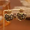 Falda de Moda con Estampado de Leopardo, Aretes en Forma de Corazón, Estilo Vintage Dorado, Joyería Transfronteriza Creativa Clásica de Nicho