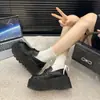 Sapatos Individuais Versáteis Retrô Estilo Britânico Mocassins Slip-On Tendência Sapatos de Couro com Solado Grosso para Mulheres Novo Modelo Outono 2025