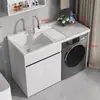 Gabinete de lavandería para balcón de aluminio tipo panal con lavadora integrada, incluyendo una tabla de lavar y un fregadero de piedra de cuarzo artificial con una barrera de agua