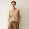 Suéter de cachemira pura 2026 nuevo estilo de invierno para mujer, de un solo pecho, multibotones, camisa base, estilo suave, color liso, suéter holgado y estilizado