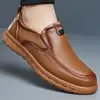Novos Sapatos Casuais Masculinos de Couro de Grão Integral Primavera/Outono 2026, Feitos à Mão, Sola Macia, Mocassins Slip-On