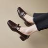 Zapatos de punta cuadrada de una sola capa para mujer primavera 2025 estilo británico mocasines de boca baja para mujer zapatos de piel pequeños con flores de un paso tacón grueso zapatos de mujer