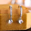 Brincos Rongxing Transfronteiriços com Zircônia Completa de Quatro Garras e Diamante Branco Redondo para Mulheres, Brincos de Gancho e Argola Coreanos Dongdaemun