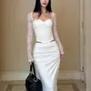 Camiseta Branca de Manga Longa Estilo Garota Sexy Quente Estilo Americano para Mulheres, Novo Design Slim Fit, Peça Íntima Valorizadora e Moderna com Patchwork