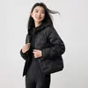 Nueva Chaqueta Corta con Capucha de Algodón Tallas Grandes Otoño/Invierno 2026 Moda Femenina Tendencia Casual Adelgazante Cálida Ropa de Abrigo para el Trabajo