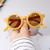 Gafas de sol redondas de colores para niños coreanos ligeras de PC lindas para cara pequeña gafas de sol geniales y lindas para niños y niñas