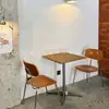 Cafetería estilo medieval Combinación de mesa y silla de tablero oceánico Tienda de postres de té con leche Restaurante coreano Mesa cuadrada pequeña de madera maciza Comercial