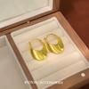 Hebilla de oreja de oro irregular simple 2024, nueva hebilla de oreja de nicho con diseño de temperamento de moda de personalidad exquisita que combina con todo