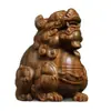 Ornamento Auspicioso Pixiu Esculpido em Sândalo Verde para Segurar e Brincar, Novo Estilo Chinês, para Decoração de Carro e Casa, Presente Artesanal