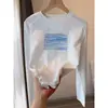 Camiseta branca de algodão puro de manga longa com estampa espinha de peixe para mulheres, design de nicho de alta qualidade, top afina a silhueta, nova coleção outono 2026