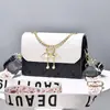 Bolsa de fabricante Nueva 2024 estilo occidental para mujer textura popular simple bolso de hombro cruzado bolso de cadena hilo de bordado bolso pequeño