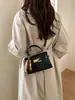 Bolso Transfronterizo para Mujer 2026 Nuevo Estilo Bolso Pequeño Cuadrado de Hombro Cruzado Moda para Viajero Bolso Sencillo Elegante Bolso de Alta Gama Kelly