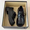 Zapatos planos de cordones de cuero para mujer estilo británico negro, nuevos mocasines estilo universitario para verano-otoño 2026 para combinar con faldas