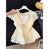 Impresionante Blusa de Lunares con Cuello en V y Volantes, Estilo Falso Dos Piezas para Mujer, Nuevo Estilo de Verano Camisa Muñeca con Adorno de Volantes