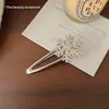 Presilha de Cabelo Floco de Neve Fofa e Doce Presilha de Ano Novo Clipe Lateral para Testa Feminina Acessórios de Cabeça para Vestido de Festa Clipe Bico de Pato
