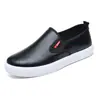 Sapatos Brancos Casuais Masculinos 2025 Novos Mocassins de Primavera Impermeáveis Antiderrapantes Sapatos de Couro Celebridade da Internet Versátil Slip-On