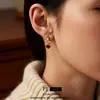 Aretes de Flor Chapados en Oro Real de 14K con Circonia, Versátiles para el Trabajo y el Uso Diario, Aretes de Alta Gama con una Sensación Elegante y Refinada, Únicos para Mujeres