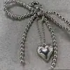 Llavero de Coche con Colgante de Corazón Plateado y Perlas con Lazo Dulce de la Calle Dongdaemun de Corea, Accesorio para Soporte de Teléfono