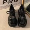 Zapatos negros de cuero estilo británico para mujer, nueva colección otoño 2026, versátiles de encaje retro estilo japonés JK con plataforma para estudiantes