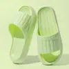 Un Par de Sandalias Rayadas de Letras de Eva Disponibles en Múltiples Especificaciones