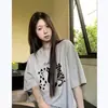 Camiseta Gris de Manga Corta 100% Algodón Puro para Mujer, Diseño de Verano, Corte Holgado, Marca de Tendencia de Nicho, Top de Medio Manga de Dibujos Animados para Hombre