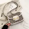 Bolsas Retangulares Grandes e Pequenas da Moda 2025 Novas Bolsas Transversais de Ombro com Textura de Luxo Leve e Design de Aba Tendência para Mulheres