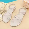 Sandálias Planas de Tira Fina Estilo Europeu e Americano Novas para Primavera e Verão 2026 para Mulheres, Chinelos Slip-On de Tamanho Grande, Cor Sólida, Comércio Exterior Transfronteiriço