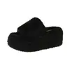 Pantuflas de exterior para mujer 2026 otoño e invierno nueva moda, de plataforma de tacón alto con suela gruesa estilo Birkenstock peludas para alargar las piernas para mujer