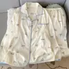 Pijama Grande Bordado Divertido Estilo Japonês para Mulheres, Manga Longa Renda Listrado Verde para Casa, Atacado do Fabricante