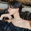 Pendientes de perlas retro de alta gama, sencillos, nuevos, de temperamento ligero, de lujo, con diseño de hebilla para la oreja, joyería pequeña de moda al por mayor