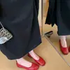 Zapatos Mary Jane planos de estilo suave para mujer, nuevo modelo de verano 2026, cómodos para los pies, adecuados para combinar con faldas, zapatos de ballet negros
