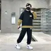 Conjunto de Moda Otoño 2026 para Niños: Conjunto elegante de dos piezas con sudadera con capucha y pantalones deportivos en bloques de color para niños mayores
