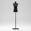 Soporte de exhibición de modelo de cuerpo completo con hombros planos negros de estilo coreano para escaparate de tienda de ropa de mujer