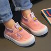 Sapatos Casuais Infantis 2025 Novos Sapatos de Malha Voadora Antiderrapantes Sola Macia Sapatos de Bebê para Homens e Mulheres Slip-on Versáteis Sapatos de Malha Respirável