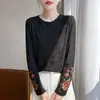 Nueva camiseta de punto bordada estilo chino con cuello redondo, capa interior versátil de manga larga para mujer, top chic estilo chino