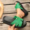 Sandálias Casuais Confortáveis Femininas de Verão 2026 Novo Comércio Exterior Tamanho Grande Bico Redondo Solado Grosso Slip-On Tamanho Único