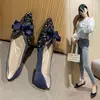 Zapatos Planos Blancos para Mujer con Tacón de Almohada, Punta Puntiaguda, Pedrería, Modelo Nuevo 2026, Estilo Coreano Versátil, Pequeña Fragancia, Lazo