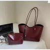 Bolsa de Grande Capacidade Feminina Retro Versátil 2025 Nova Casual Textura Popular Deste Ano Bolsa de Ombro Bolsa Tote para o Dia a Dia