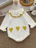 Macacão de Manga Longa com Gola de Renda para Bebê, Personalizável com Coração de Amor, Malha 100% Algodão Penteado, Macacão de Engatinhar com Logo Personalizado para Meninas