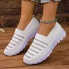 Nuevos zapatos de punto cruzado para comercio exterior, zapatillas deportivas casuales para mujer 2025, zapatos de malla de verano, zapatos transpirables antideslizantes