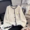 Nuevo diseño dulce y juvenil estilo coreano para otoño e invierno, chaqueta tridimensional con bloques de color florales, suéter cárdigan de punto suave y acogedor para mujer
